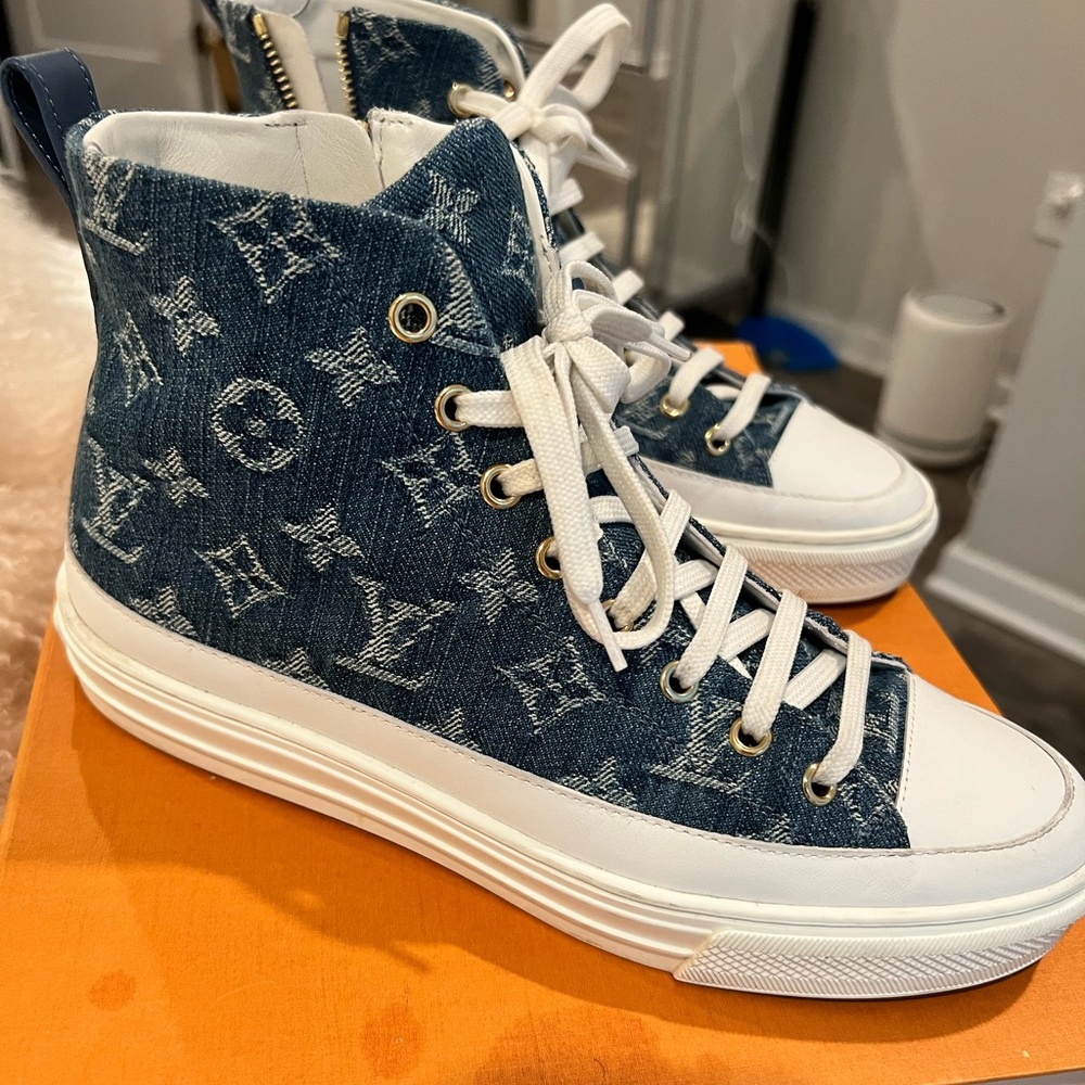 LOUIS VUITTON sneakers